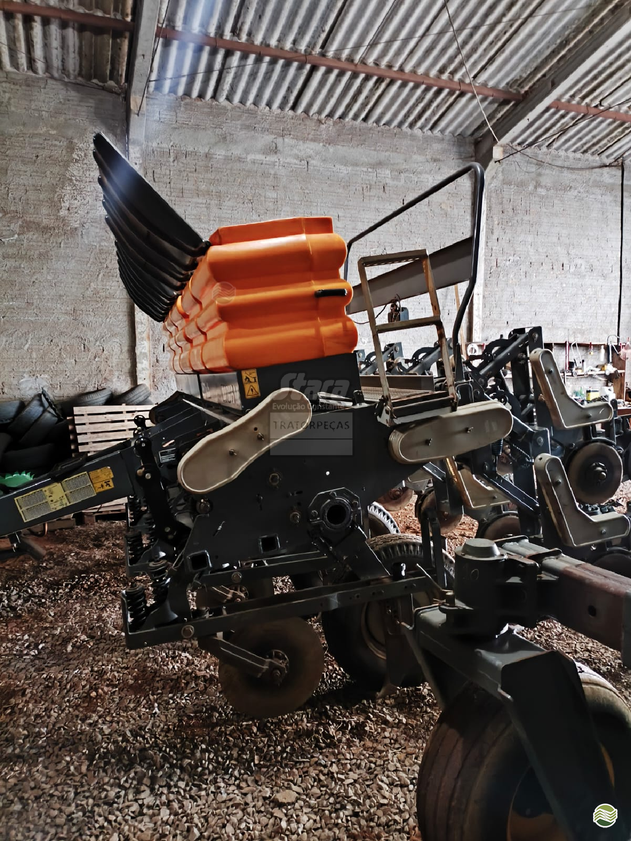 PLANTADEIRA VALTRA HITECH BP 905 Tratorpeças Máquinas - Stara UBIRATA PARANÁ PR